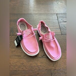 Hey Dude NWT Wendy pink shoes